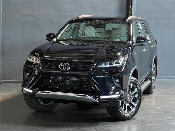 TOYOTA HILUX SW4 2.8 D-4D TURBO DIESEL DIAMOND 7L 4X4 AUTOMÁTICO